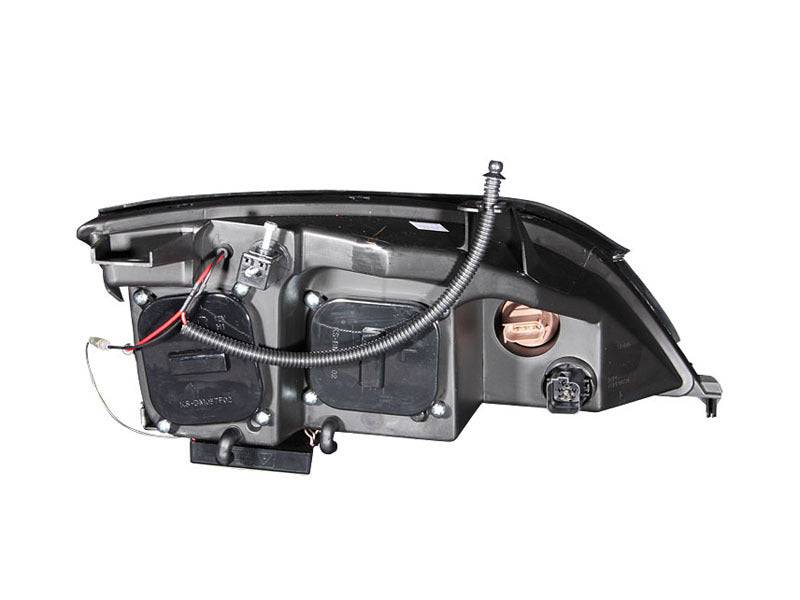 ANZO 2005-2007 Ford Focus Projector Headlights w/ Halo Black - Striker Modified