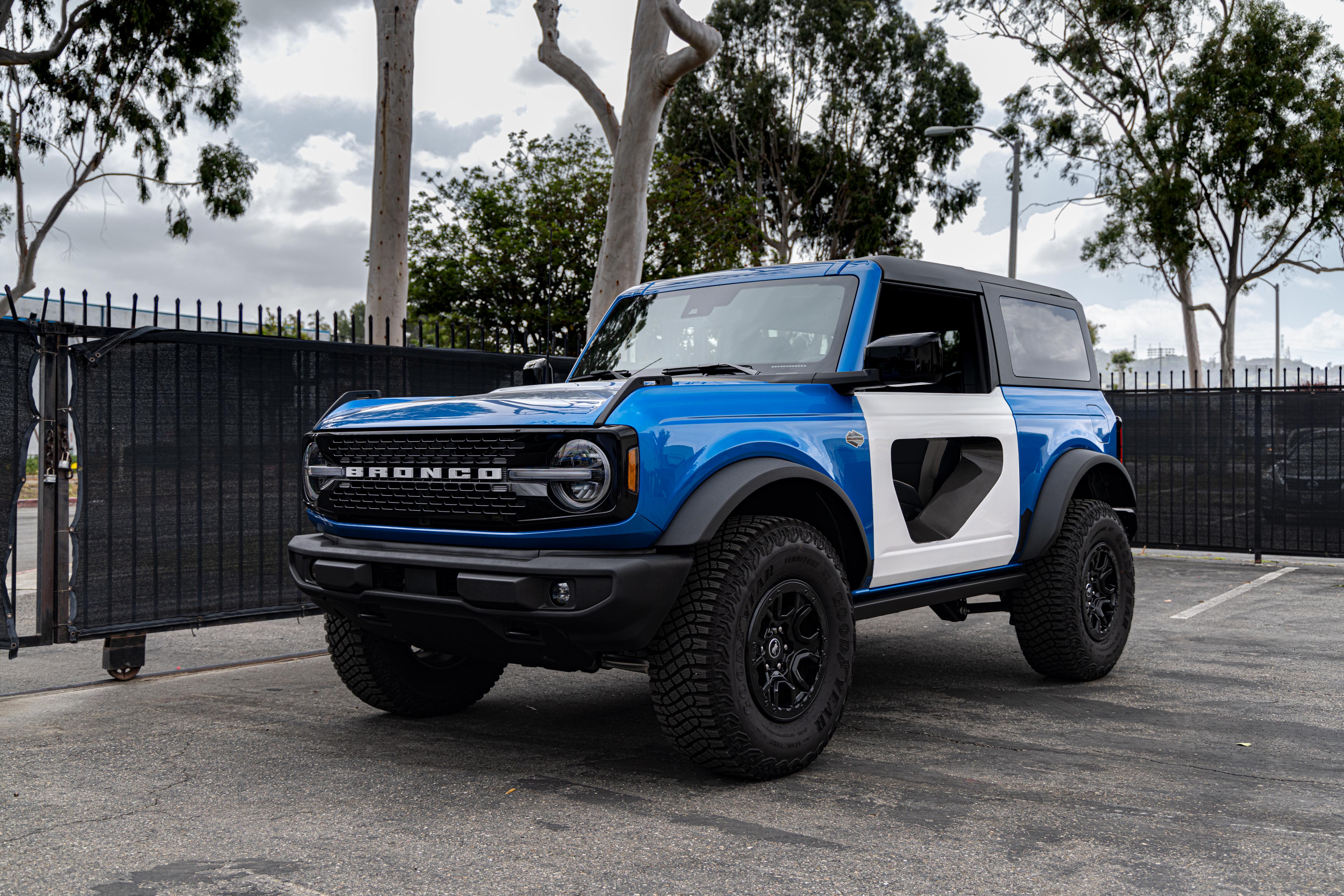 2021-2024 FORD BRONCO FIBERGLASS HALO DOORS WITH CARBON FIBER INSERTS (2-DOOR)
