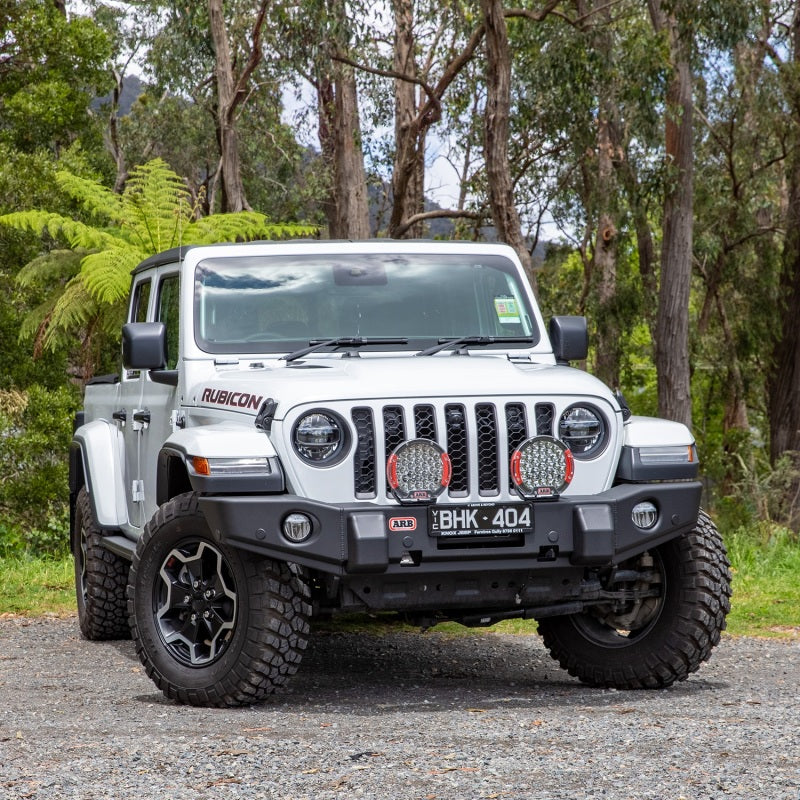 ARB 87-96 Jeep Wrangler YJ/ 97-06 Jeep Wrangler TJ Multi-fit Winch Bumper - Striker Modified