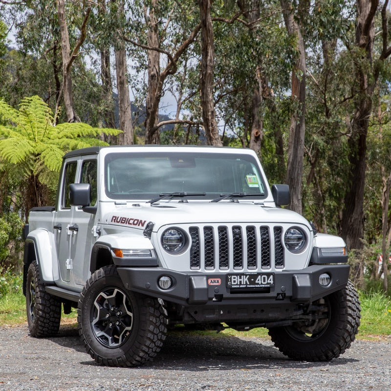 ARB 87-96 Jeep Wrangler YJ/ 97-06 Jeep Wrangler TJ Multi-fit Winch Bumper - Striker Modified